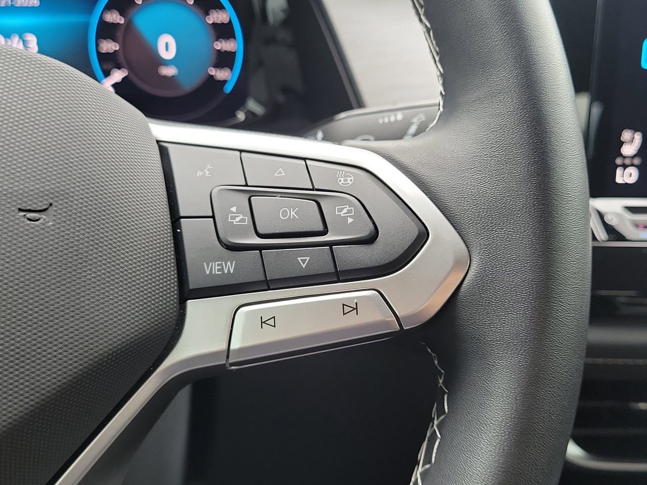 Used 2025 Volkswagen Atlas Cross Sport SE image 29