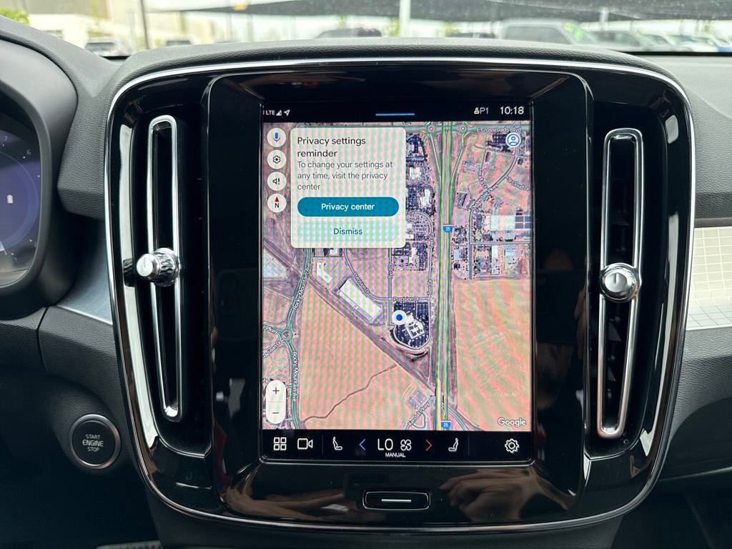 Used 2025 Volvo XC40 B5 Core image 26