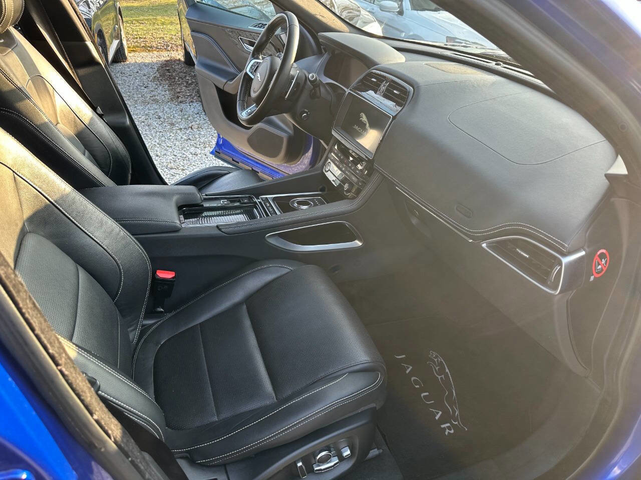 Used 2018 Jaguar F-PACE R-Sport image 17