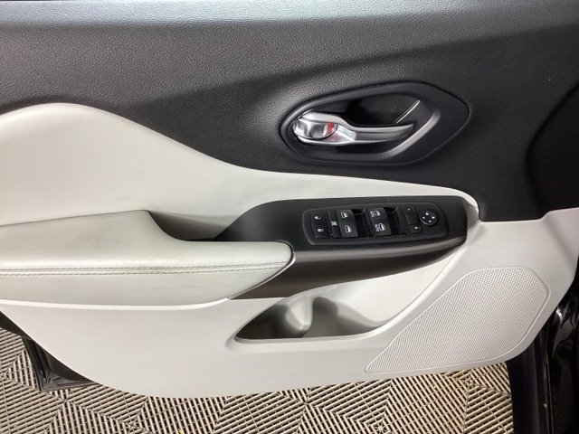 Used 2020 Jeep Cherokee Latitude Plus w/ Cold Weather Group image 15