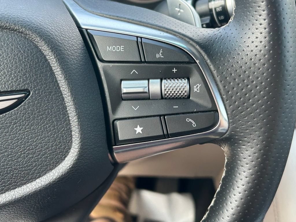 Used 2025 Genesis G70 2.5T RWD image 34