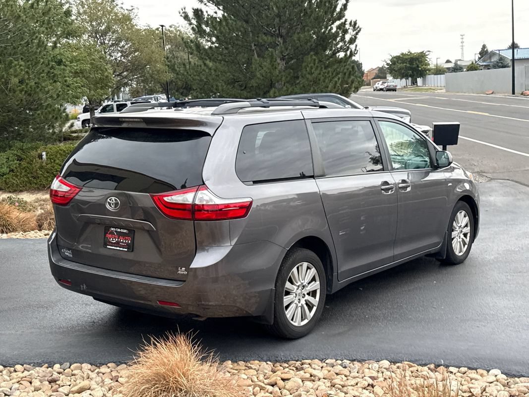 Used 2017 Toyota Sienna LE AWD/4WD image 12