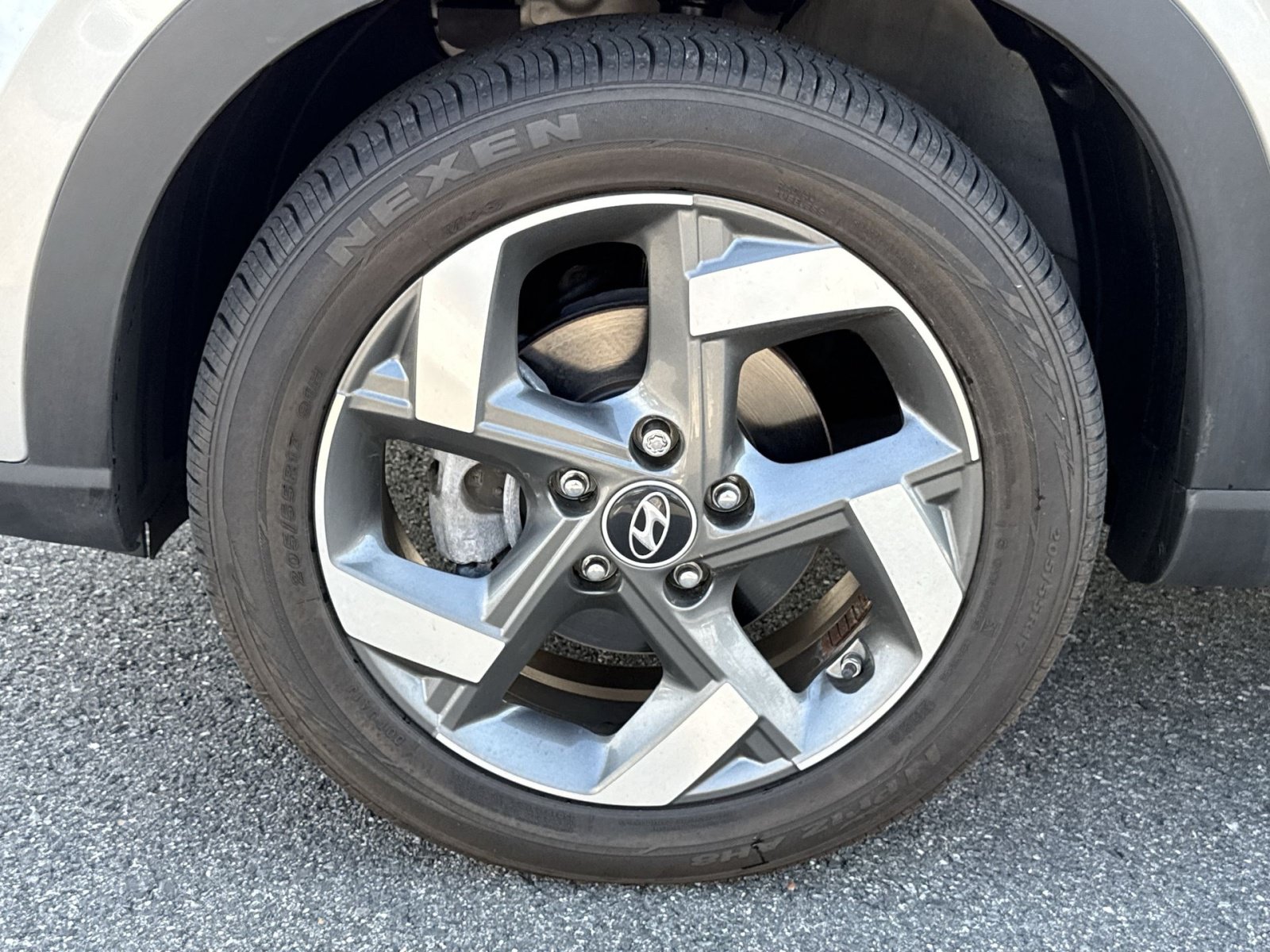 Certified 2024 Hyundai Venue SEL FWD image 12