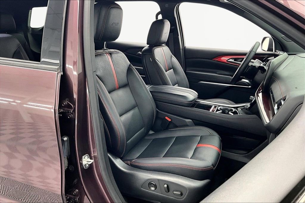 Used 2024 Chevrolet Traverse RS image 7
