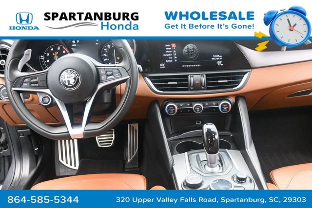 Used 2017 Alfa Romeo Giulia Ti w/ TI 19" Sport Package RWD image 18