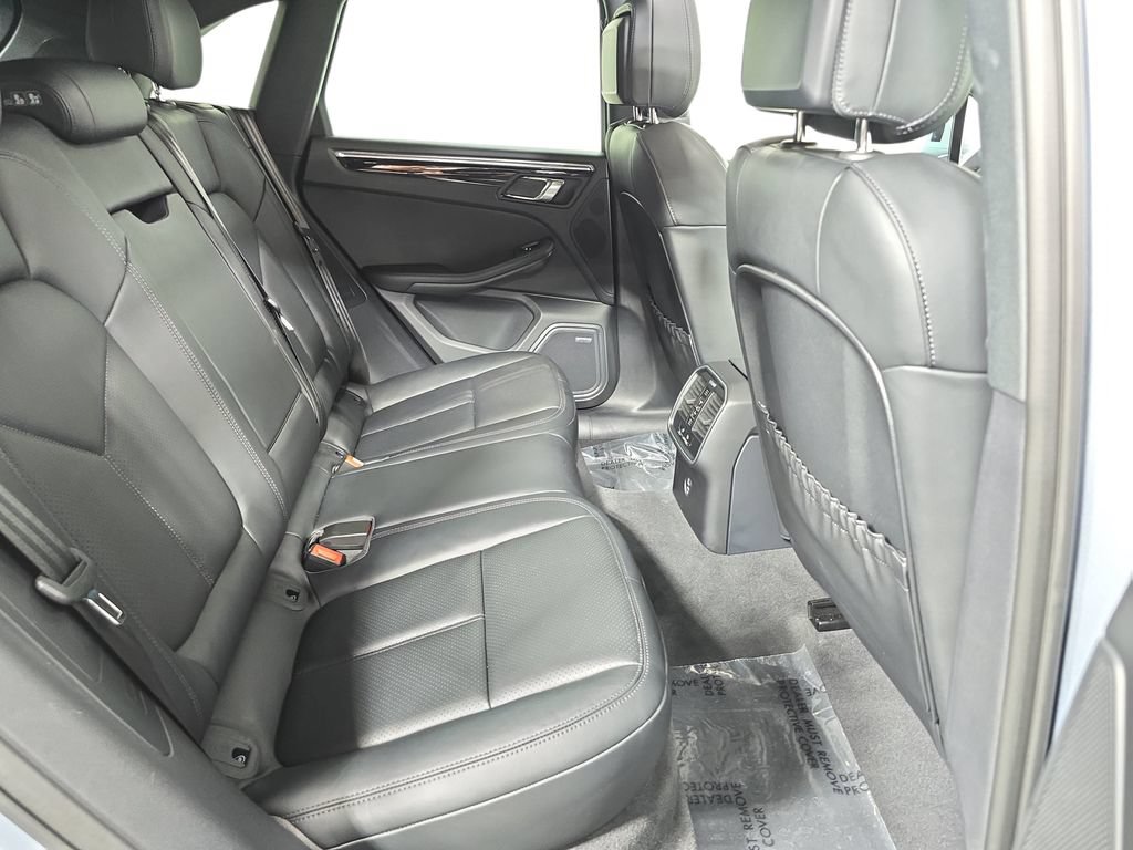 Certified 2026 Porsche Macan AWD/4WD image 26