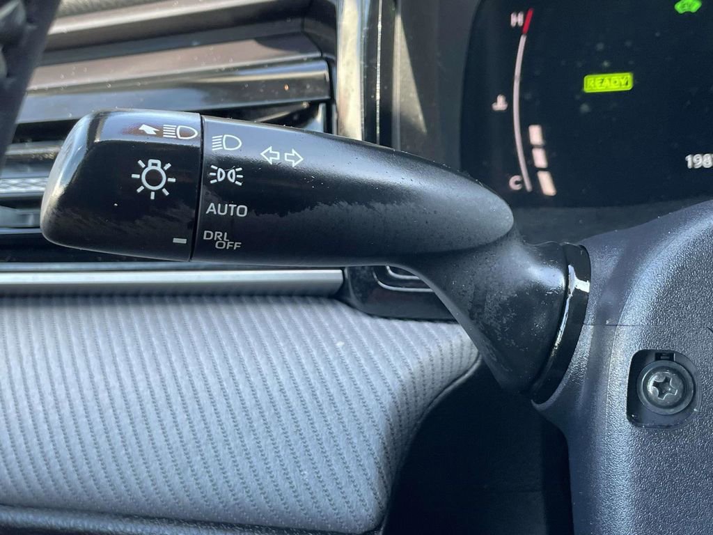 Used 2025 Toyota Camry SE w/ Convenience Package FWD image 31