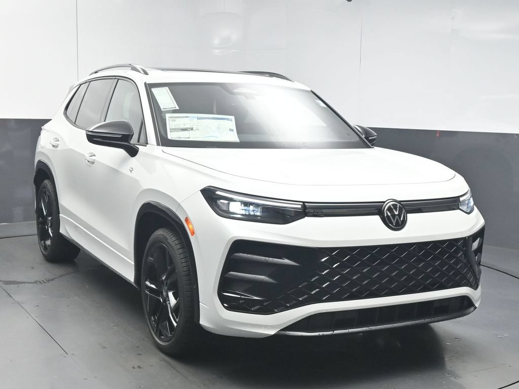 New 2026 Volkswagen Tiguan SE R-Line FWD image 2