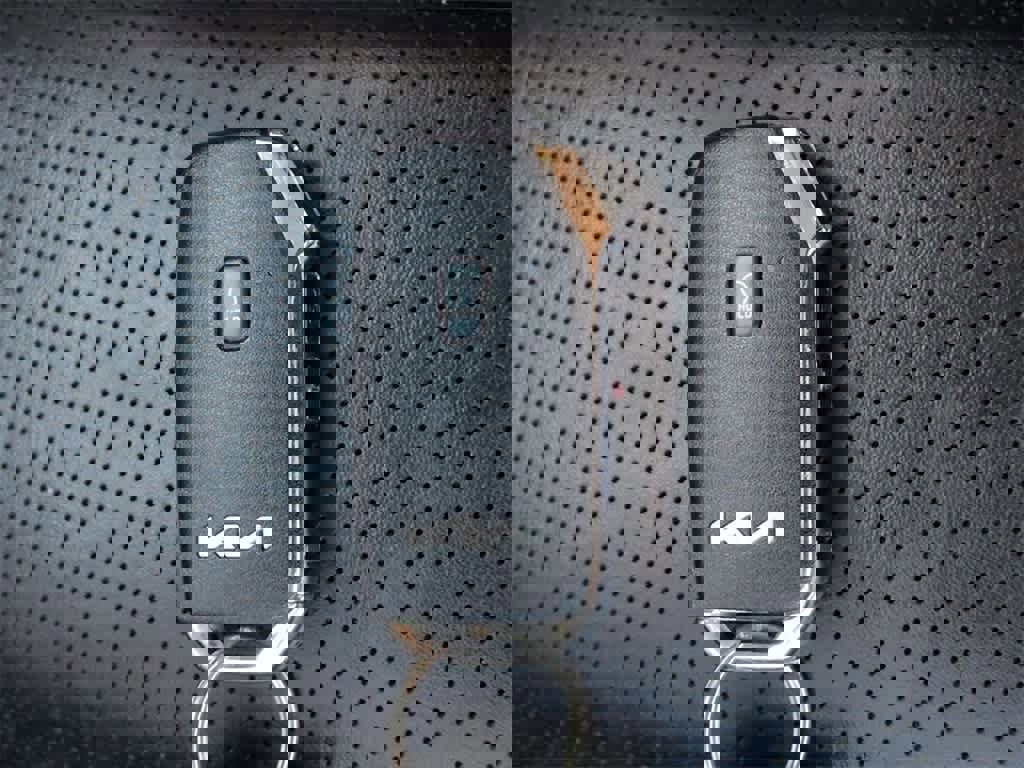 Used 2022 Kia Sorento S image 36