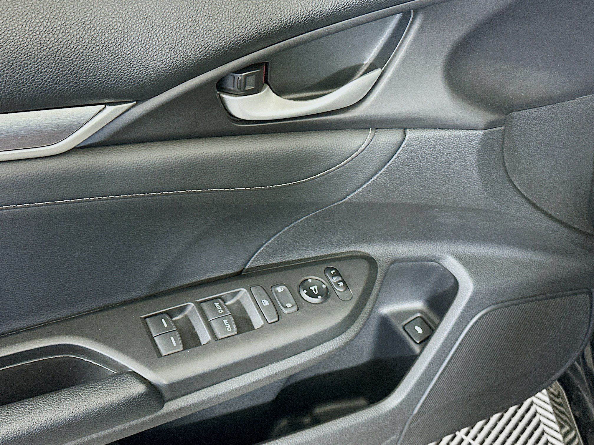 Used 2018 Honda Civic EX-L image 15