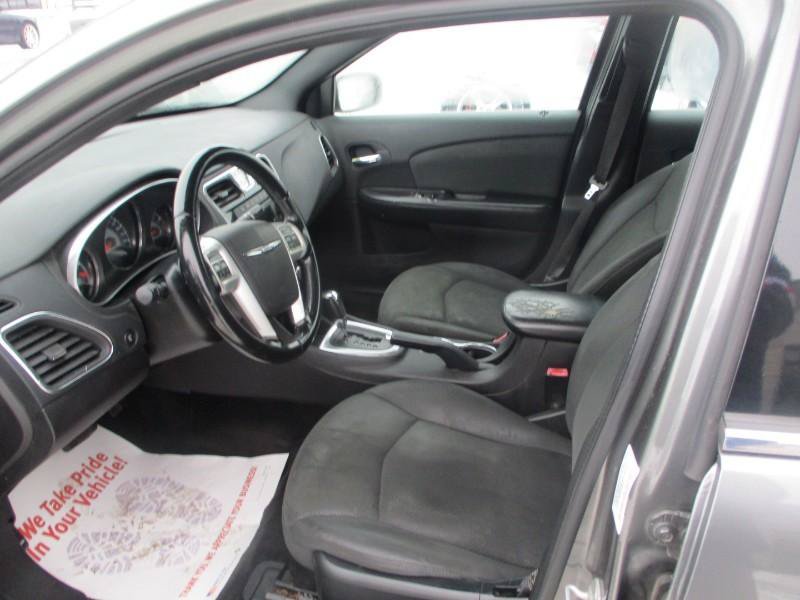 Used 2012 Chrysler 200 Touring FWD image 10