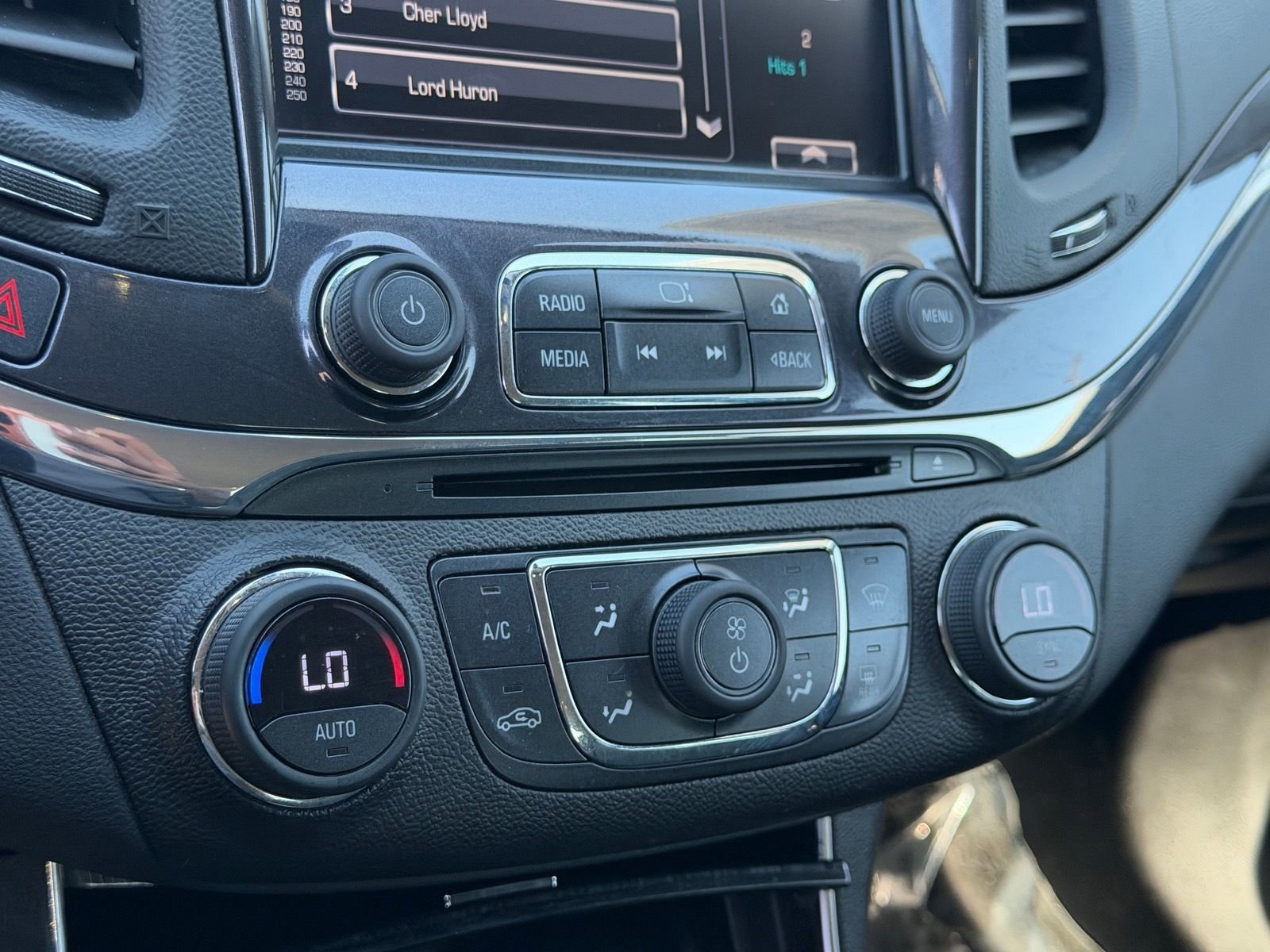 Used 2018 Chevrolet Impala LT w/ LT Entertainment Package FWD image 29
