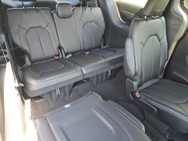 New 2026 Chrysler Pacifica Select image 28