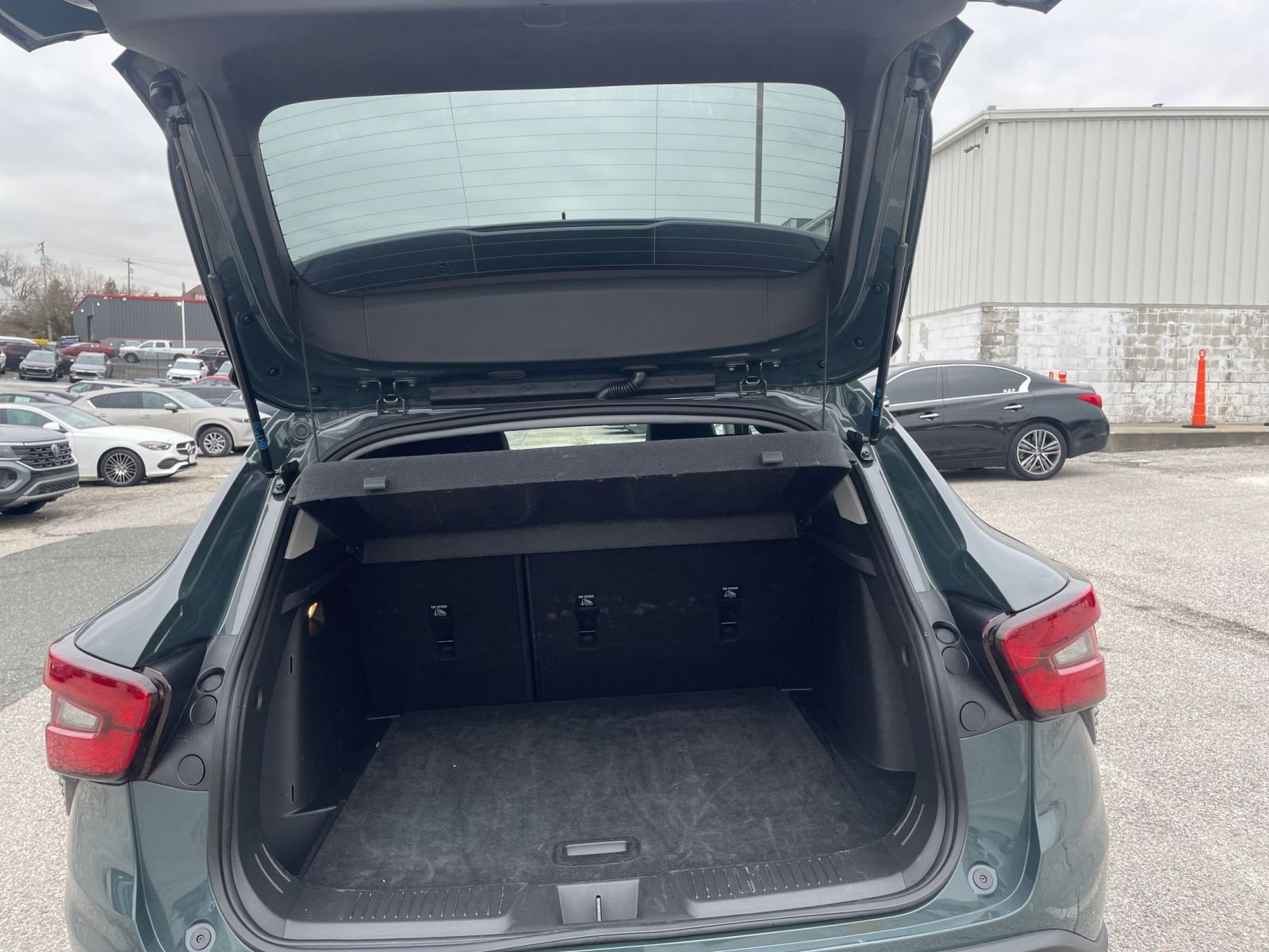 Used 2025 Chevrolet Trax LT w/ LT Convenience Package image 29