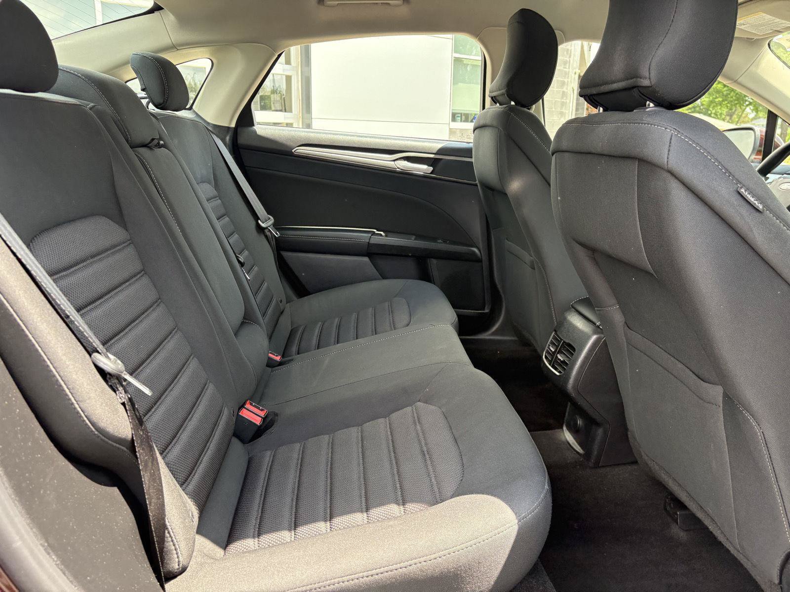Used 2019 Ford Fusion SE FWD image 21