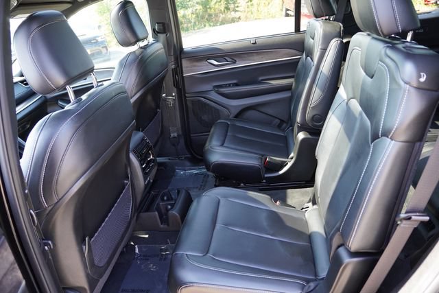 Certified 2025 Jeep Grand Cherokee L Limited w/ Luxury Tech Group II AWD/4WD image 17