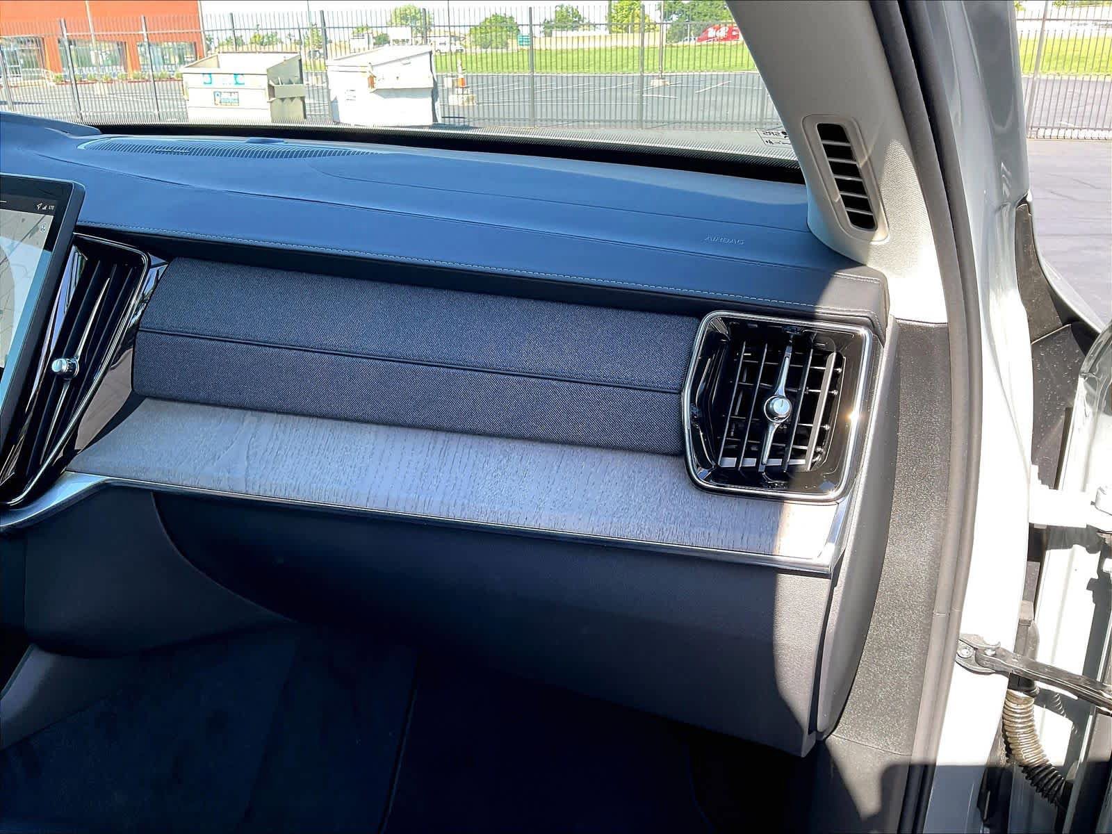 New 2026 Volvo XC90 B6 Ultra w/ Protection Package AWD/4WD image 29