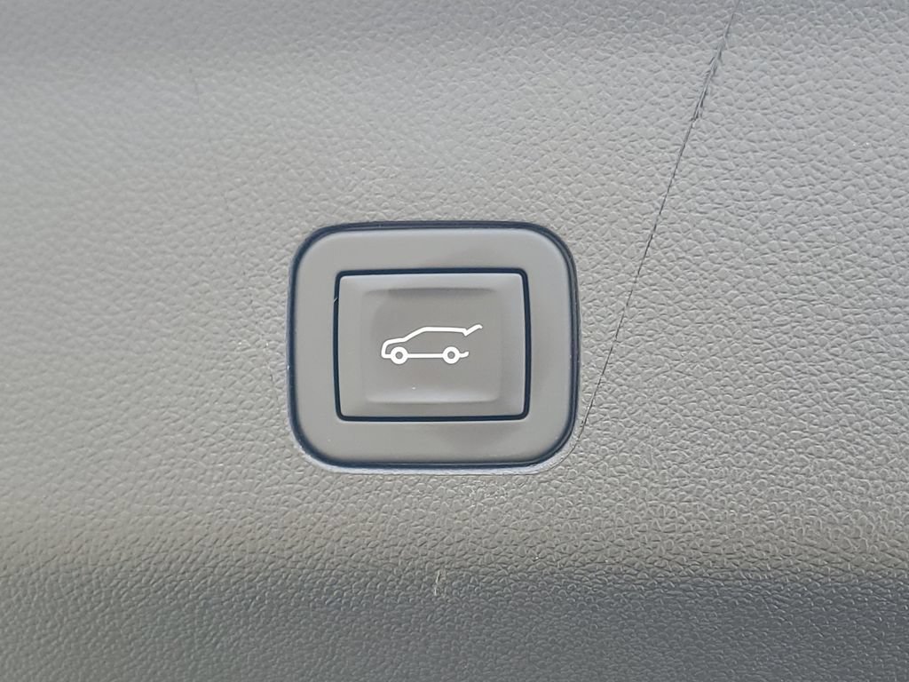 Used 2026 Chevrolet Tahoe RST AWD/4WD image 11