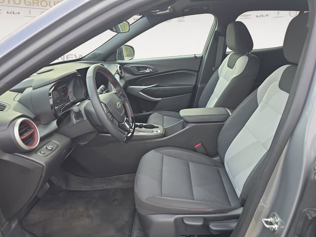 Used 2025 Chevrolet Trax RS w/ Sunroof Package image 9