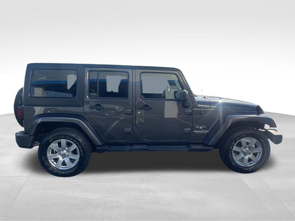 Used 2017 Jeep Wrangler Unlimited Sahara w/ Dual Top Group AWD/4WD image 14