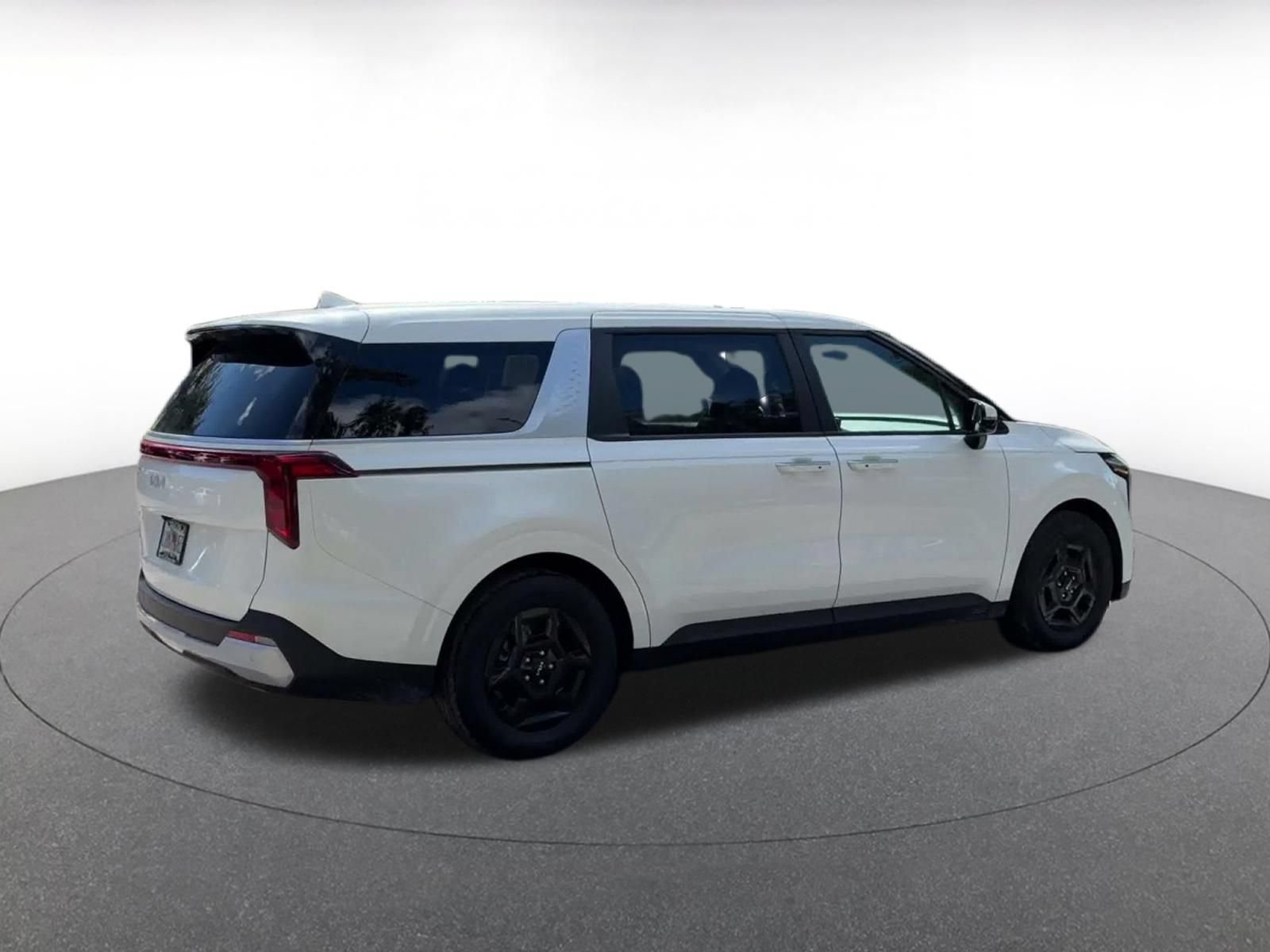 Used 2026 Kia Carnival FWD image 14