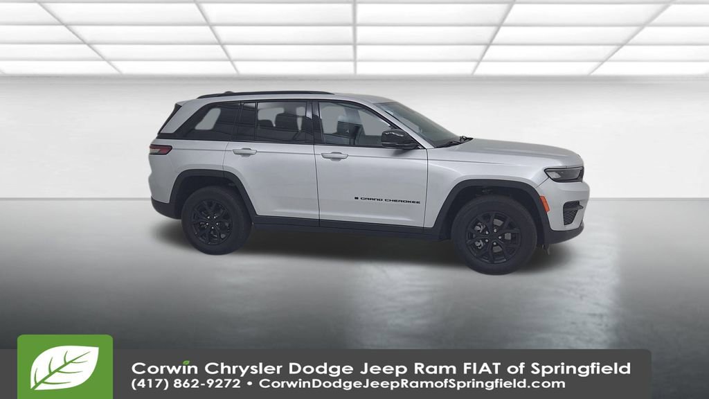Used 2024 Jeep Grand Cherokee Altitude image 16