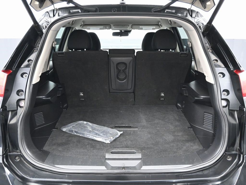 Used 2020 Nissan Rogue SV image 13