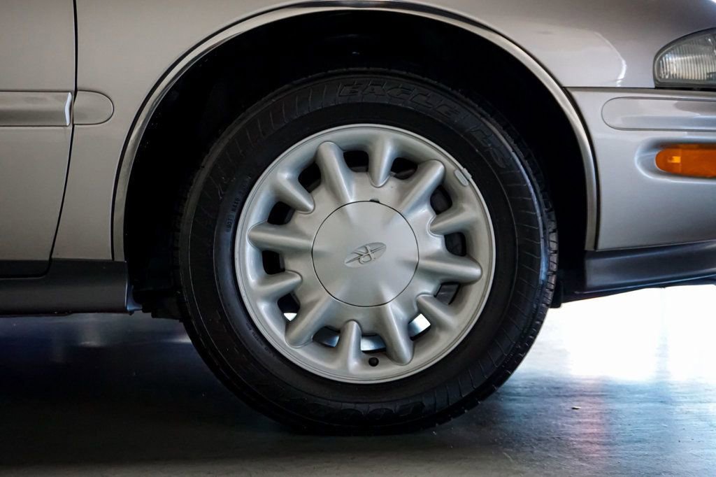 Used 1997 Buick Riviera Supercharged Coupe image 40