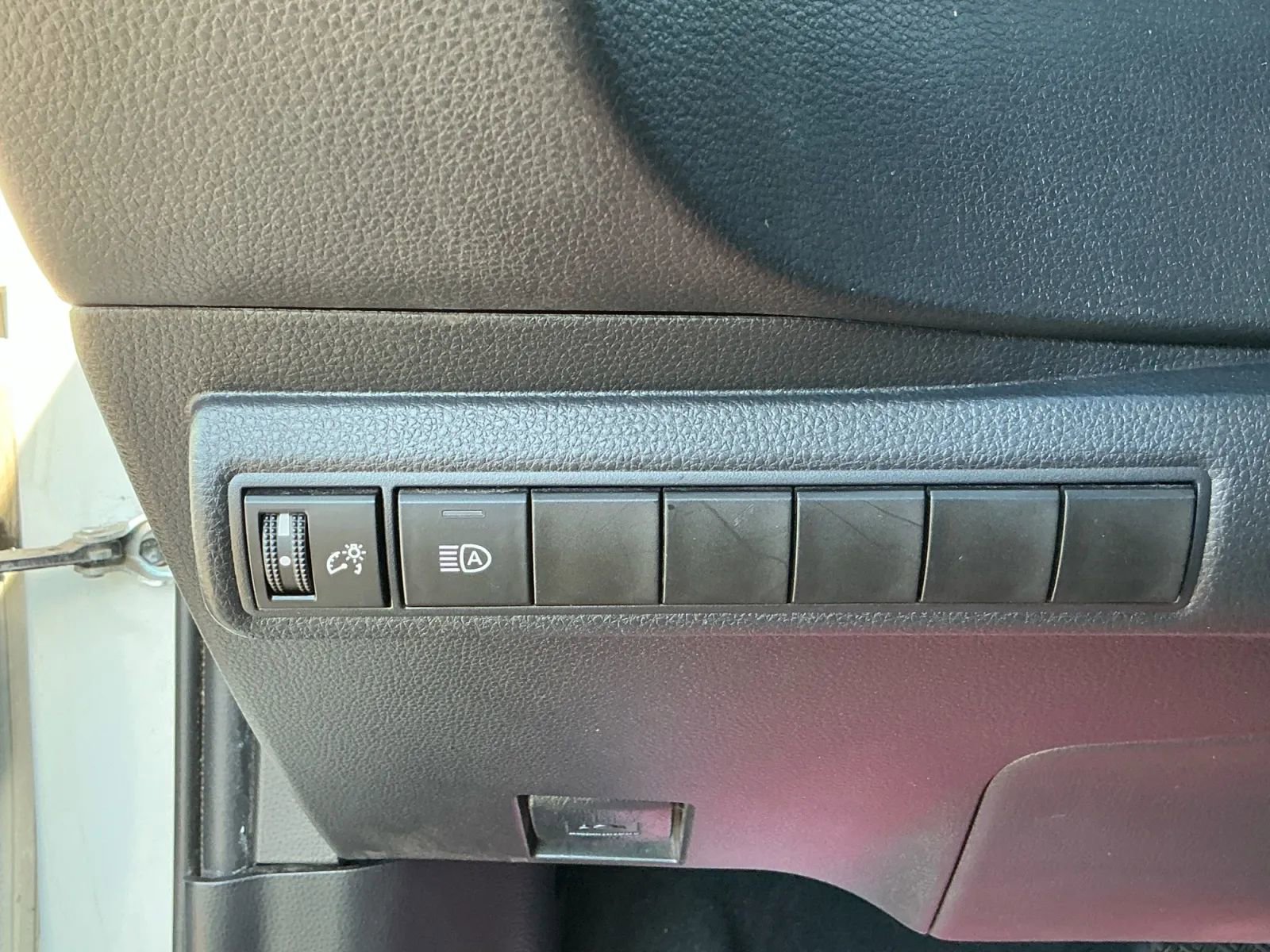 Used 2020 Toyota Corolla SE image 34