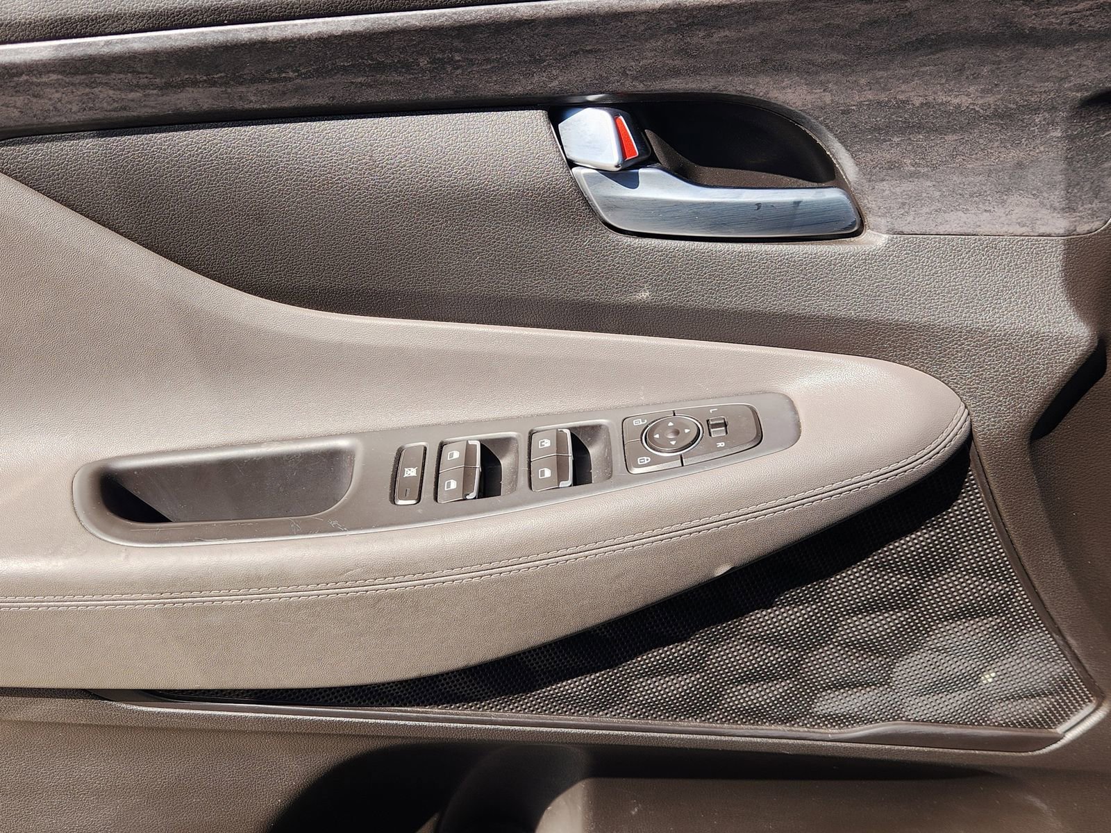 Used 2020 Hyundai Santa Fe SE image 27