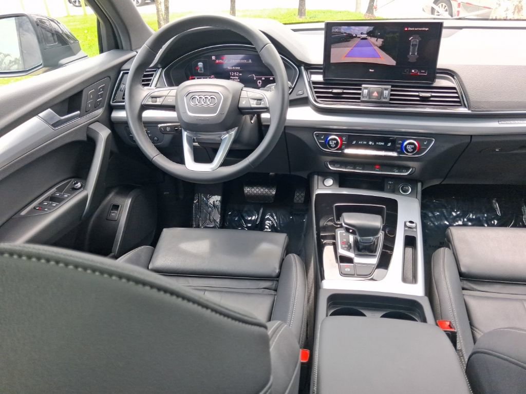 Used 2024 Audi Q5 2.0T Premium w/ Summer of Audi Package AWD/4WD image 10