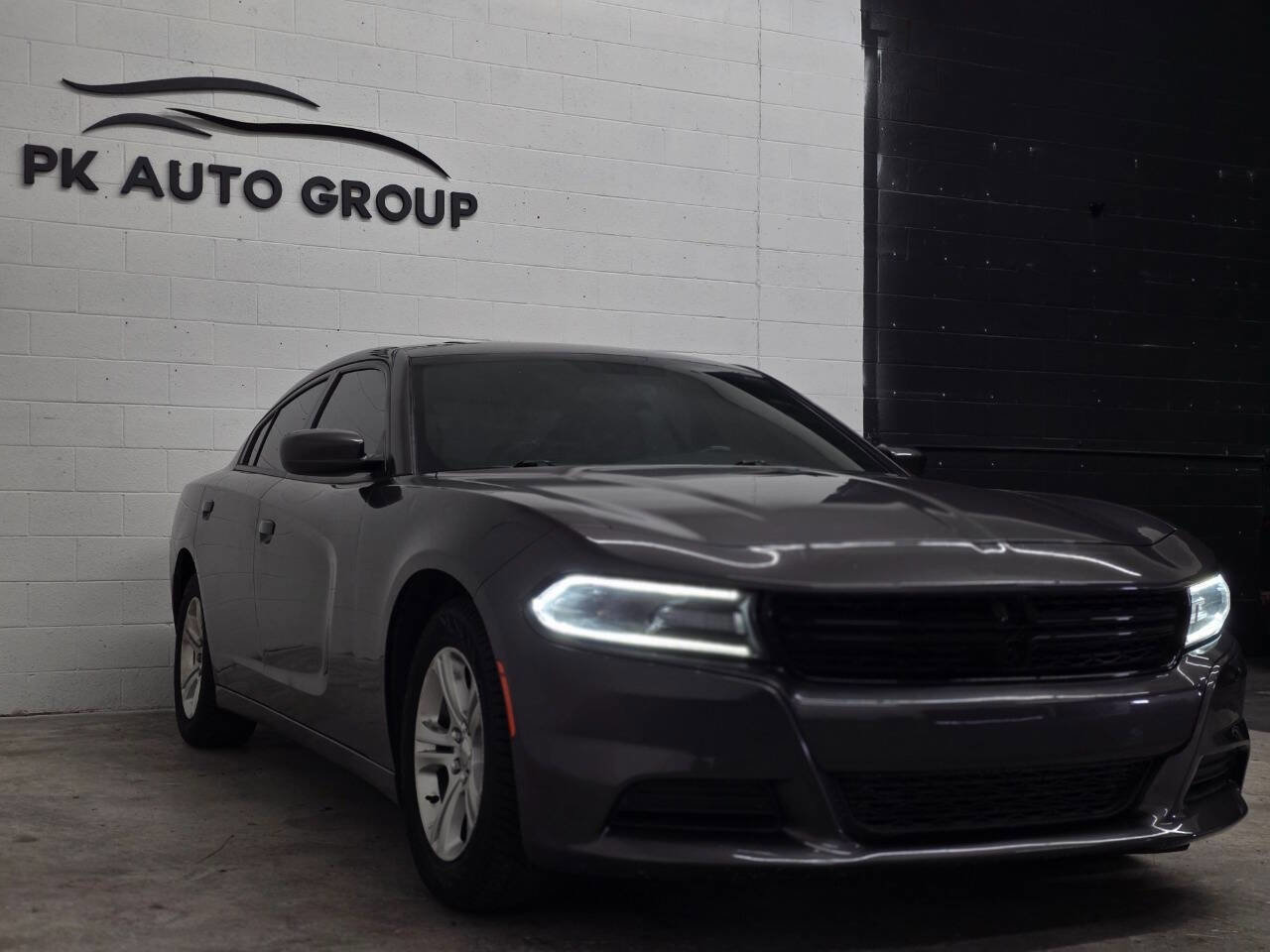 Used 2020 Dodge Charger SXT w/ Leather Interior Group image 4