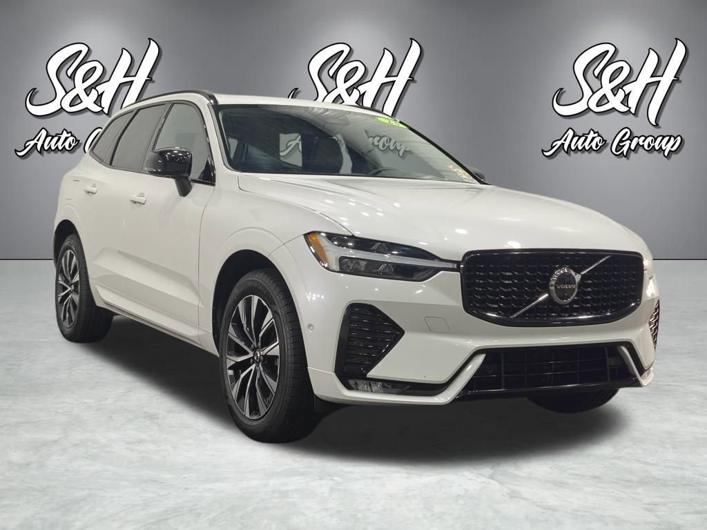 Used 2023 Volvo XC60 B5 Plus image 2