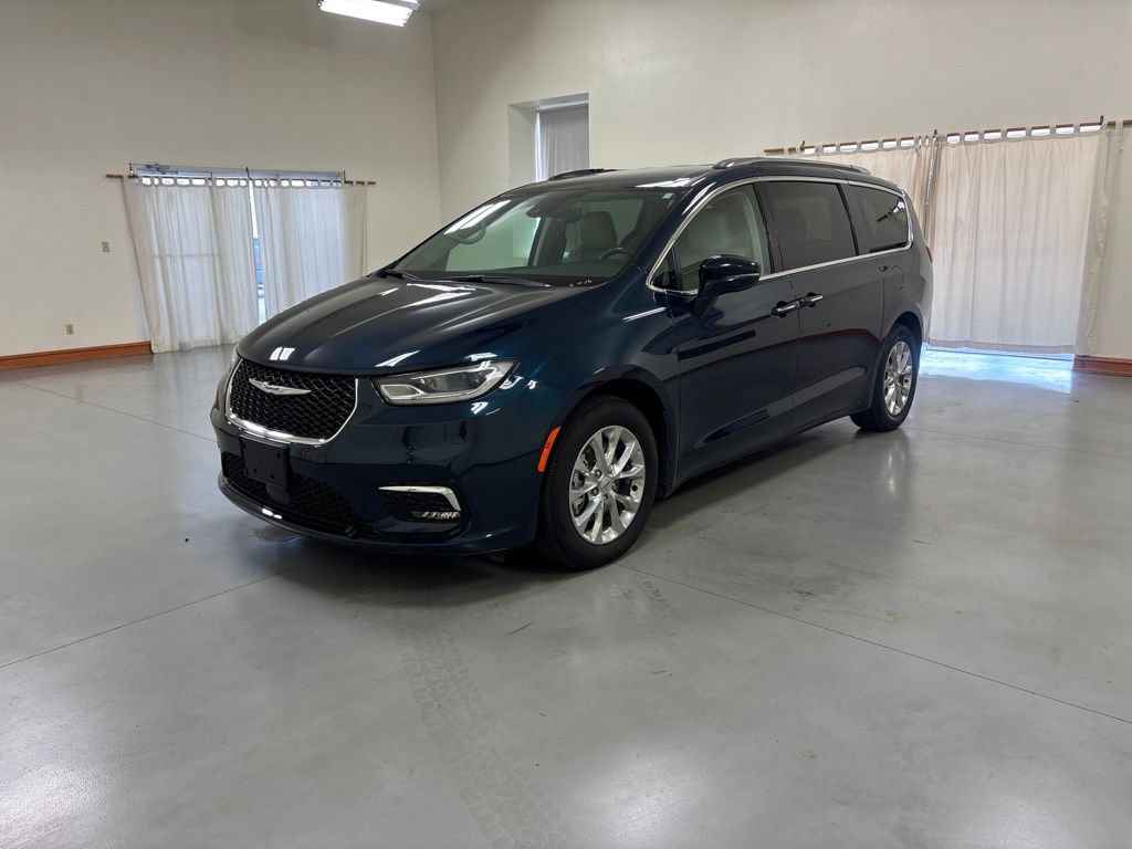 Used 2021 Chrysler Pacifica Touring-L FWD image 4
