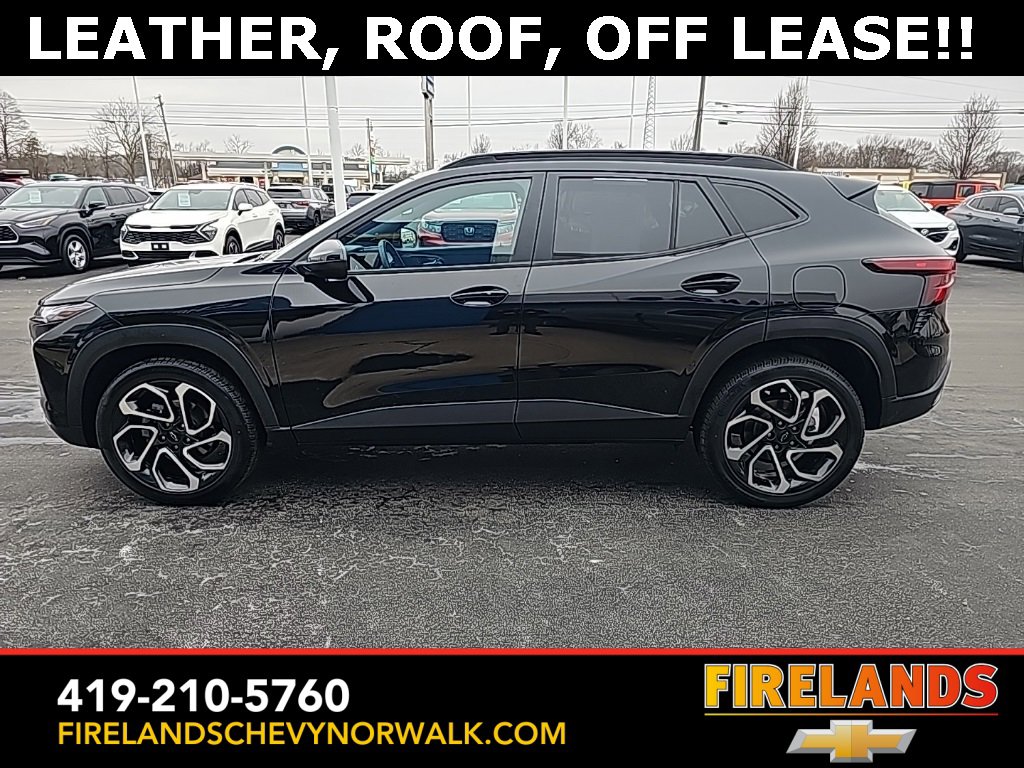 Certified 2025 Chevrolet Trax RS w/ Sunroof Package image 9