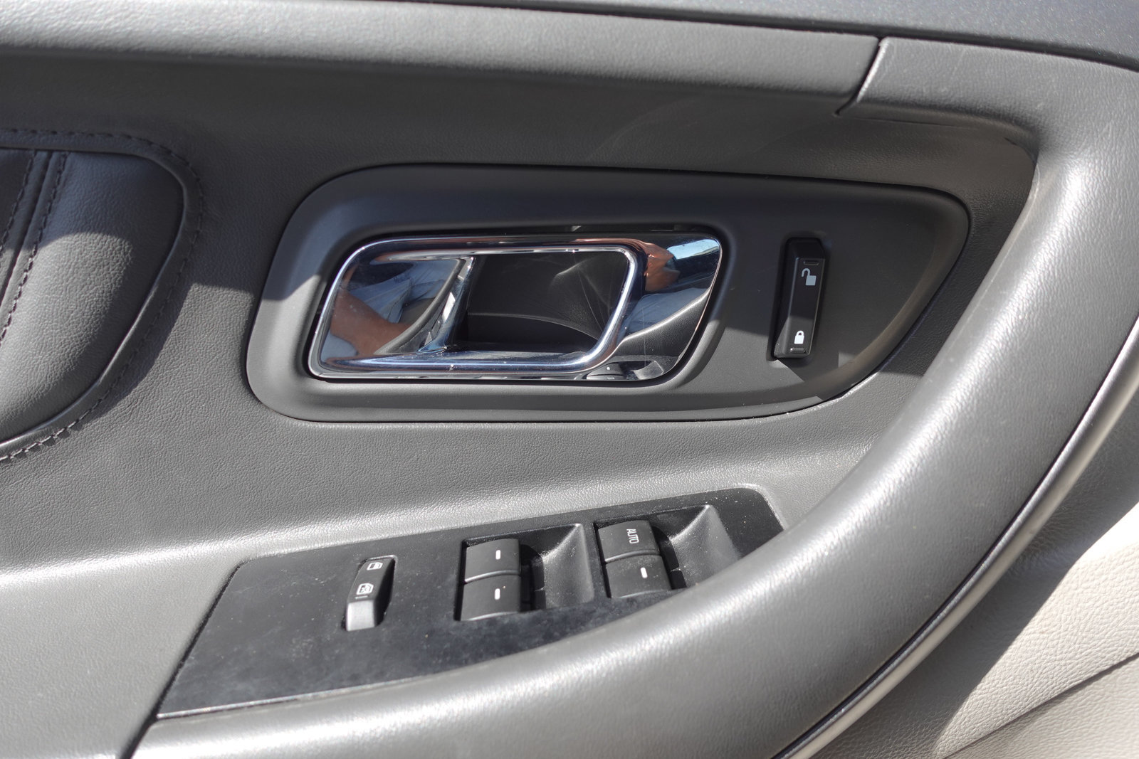 Used 2012 Ford Taurus SEL FWD image 15