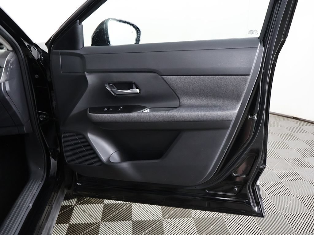 Used 2025 Nissan Kicks SV AWD/4WD image 22