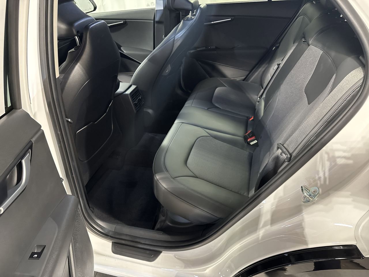 Certified 2025 Kia Niro EX Touring image 30