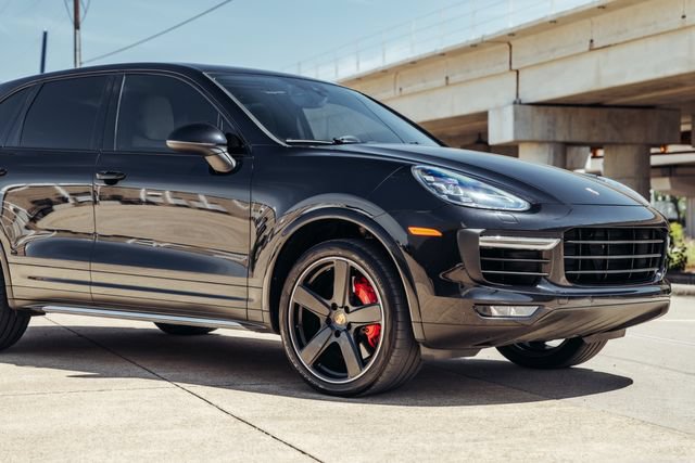 Used 2016 Porsche Cayenne Turbo AWD/4WD image 58