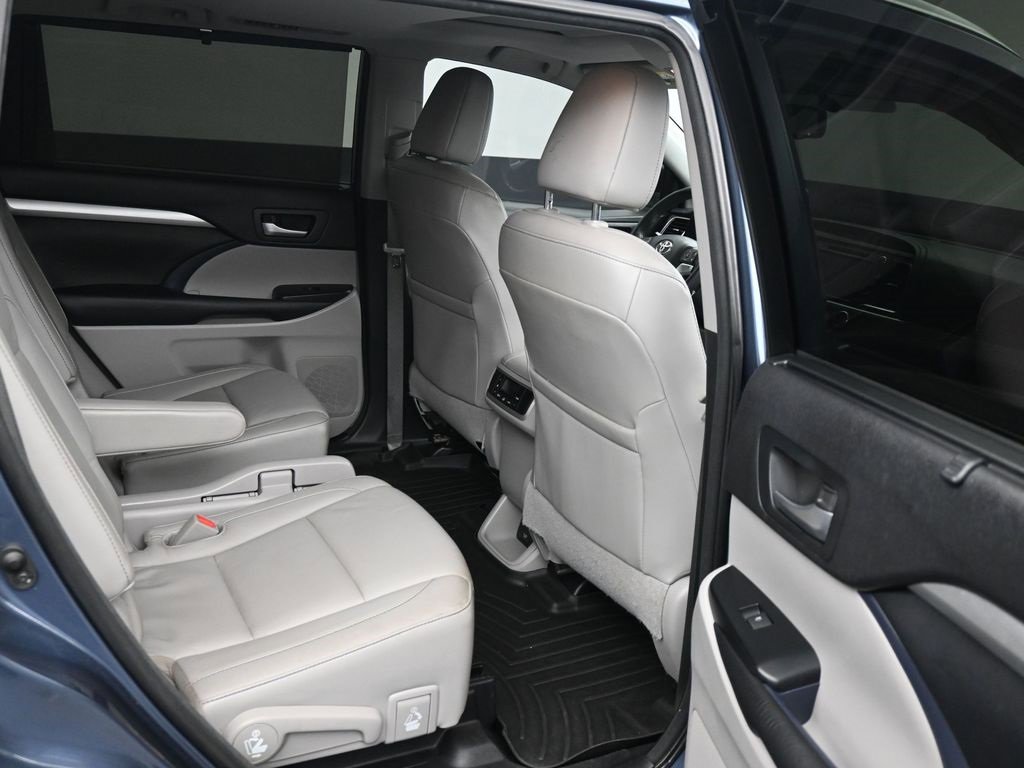 Used 2016 Toyota Highlander XLE image 15