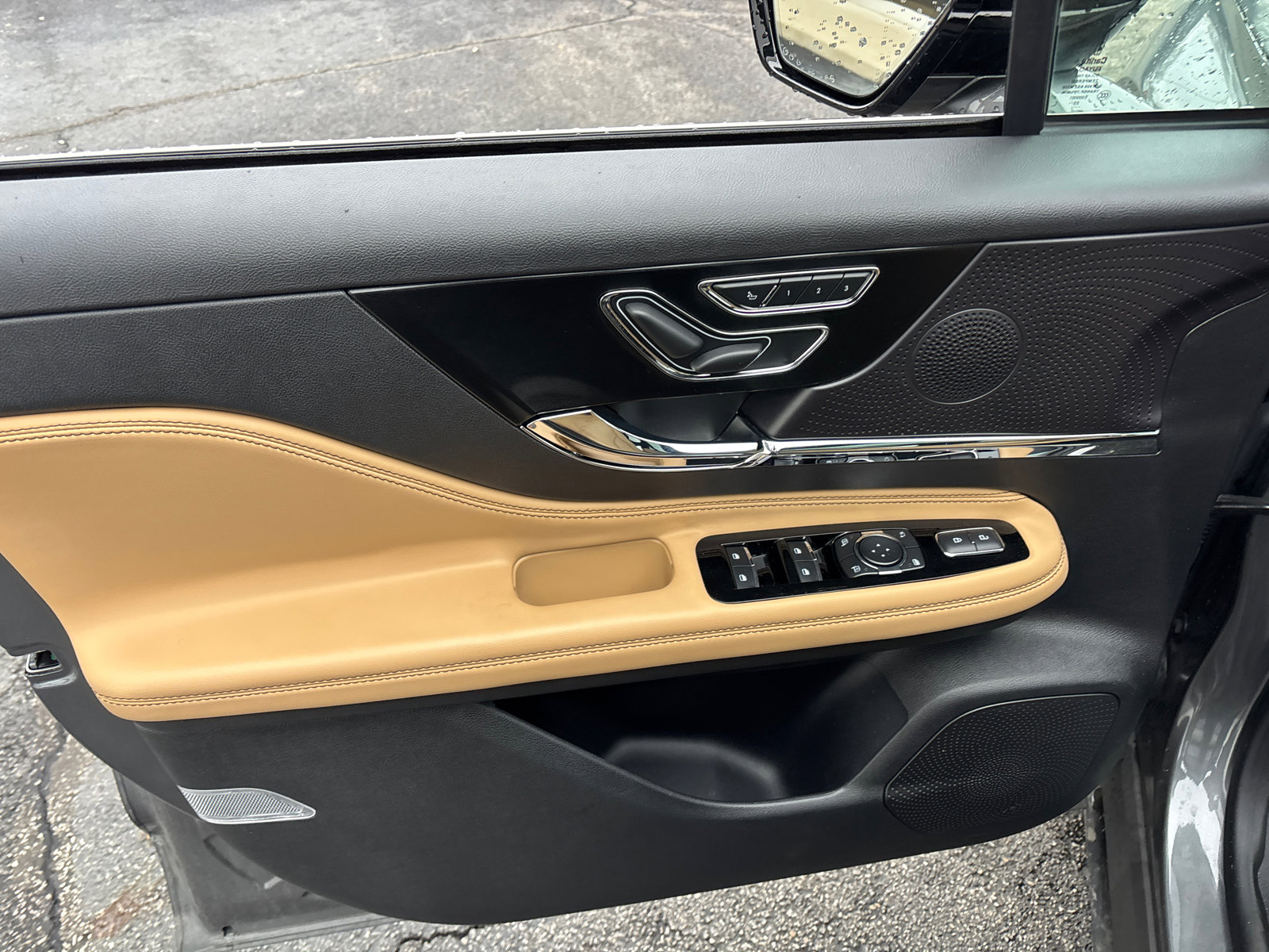 Certified 2023 Lincoln Corsair Reserve w/ Equipment Group 201A image 11