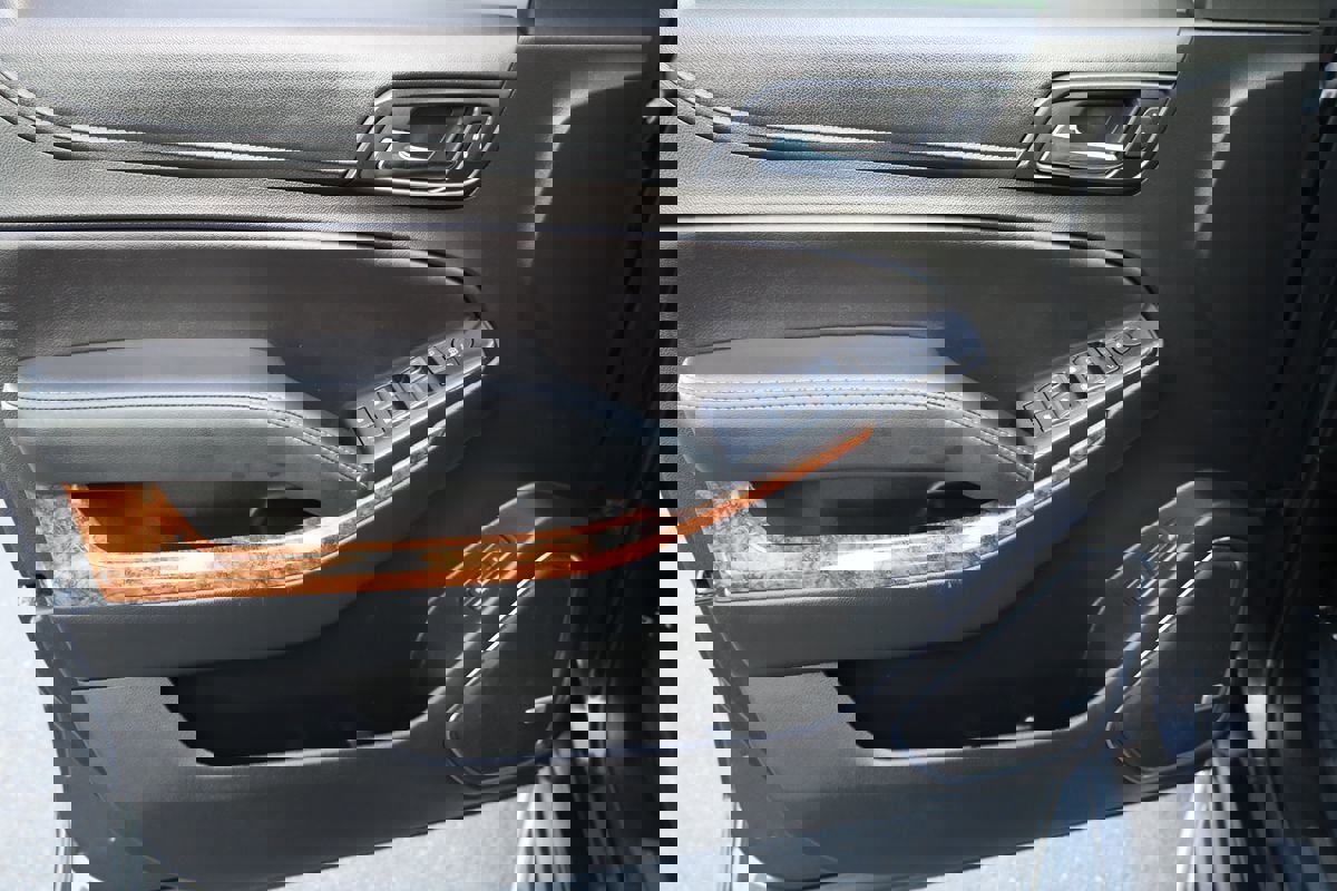 Used 2018 Chevrolet Suburban Premier image 9