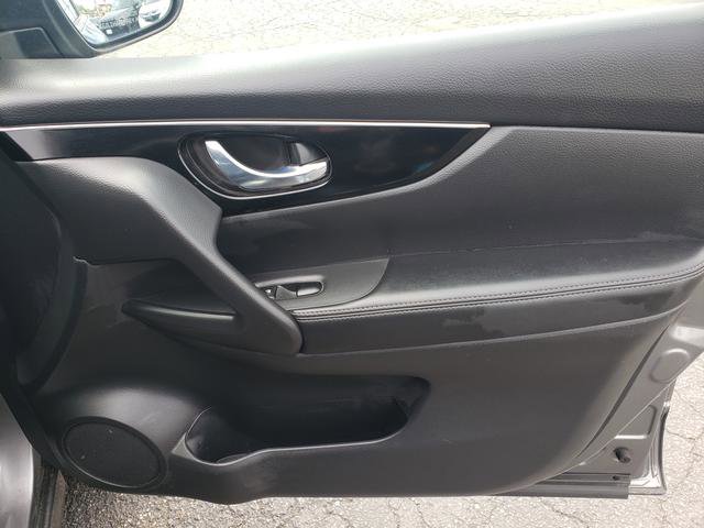 Used 2017 Nissan Rogue Sport SL image 18