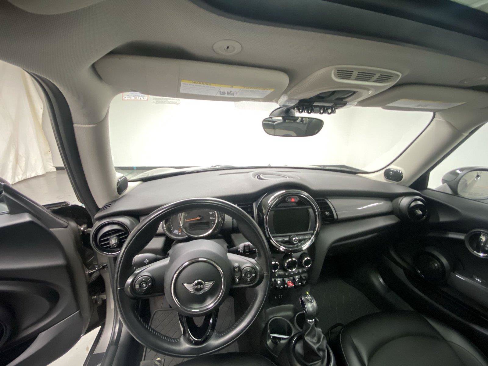 Used 2018 MINI Cooper 2-Door Hardtop FWD image 30