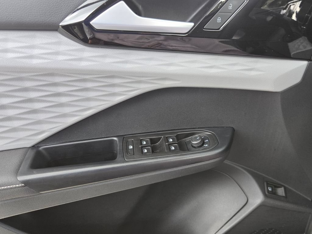 Certified 2024 Volkswagen Taos S FWD image 24