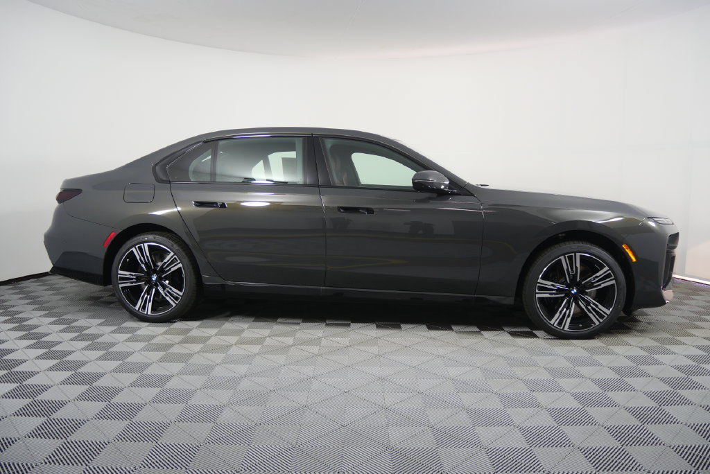 New 2026 BMW 740i RWD image 3
