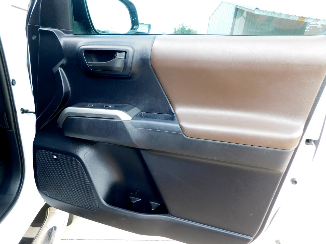 Used 2020 Toyota Tacoma Limited image 23