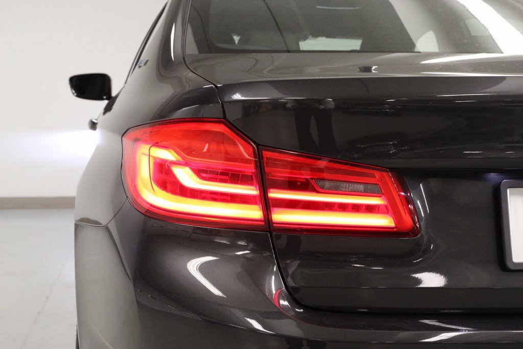 Used 2019 BMW 530e xDrive image 10