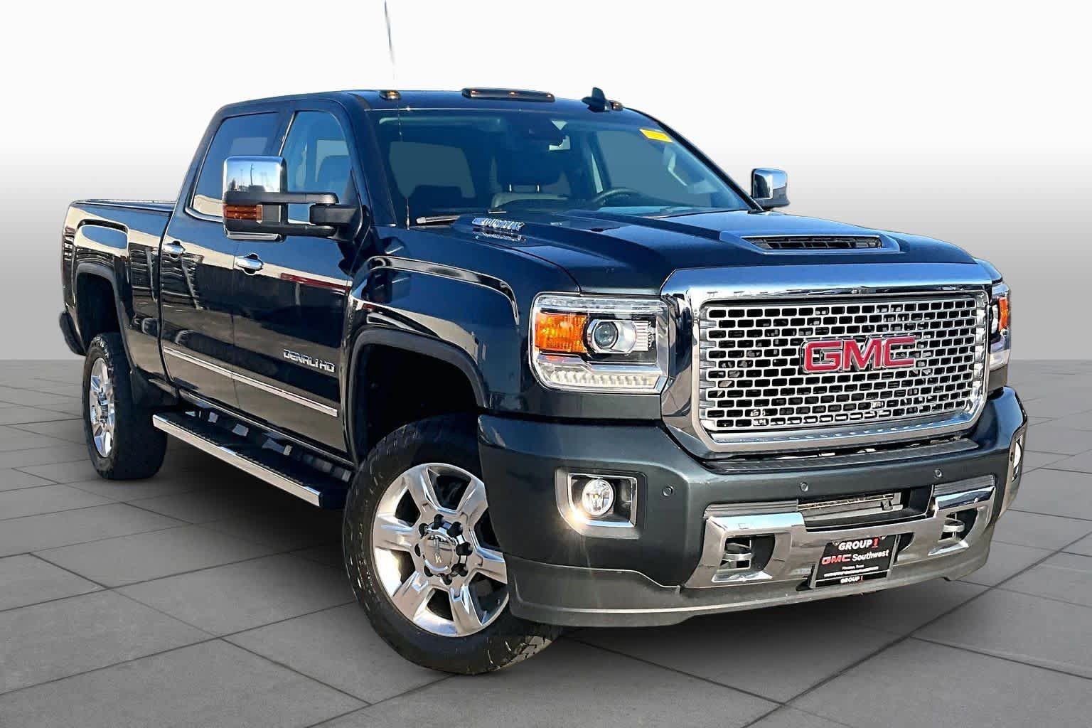 Used 2017 GMC Sierra 2500 Denali w/ Duramax Plus Package AWD/4WD image 3