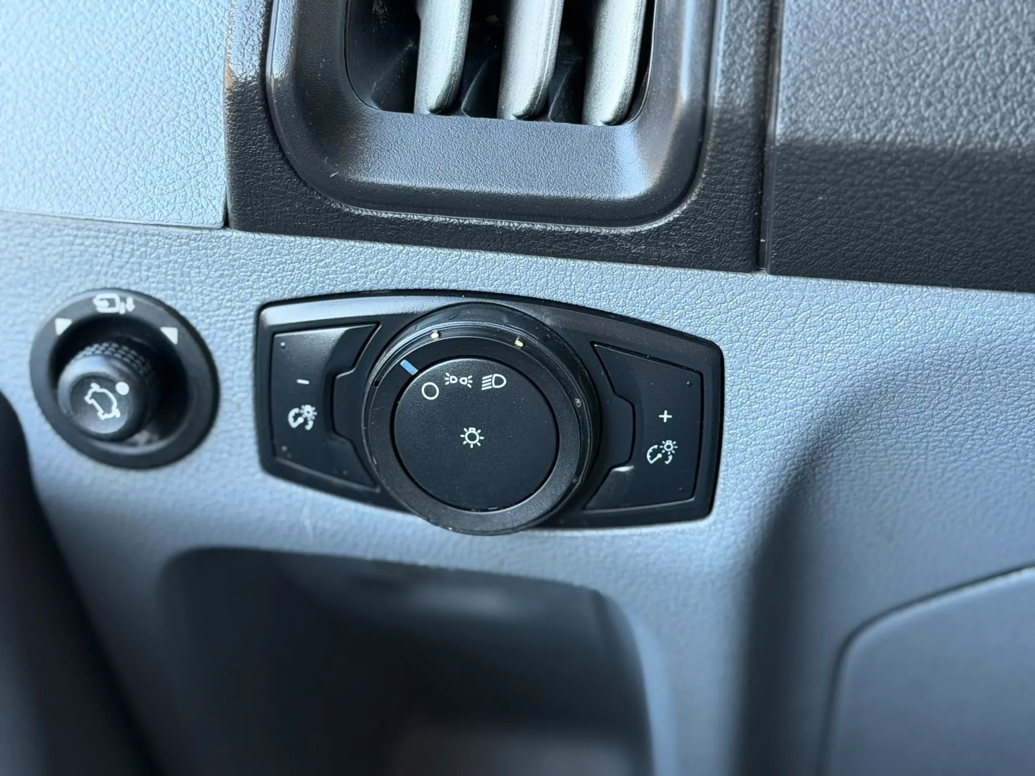 Used 2019 Ford Transit 150 148 Medium Roof image 19